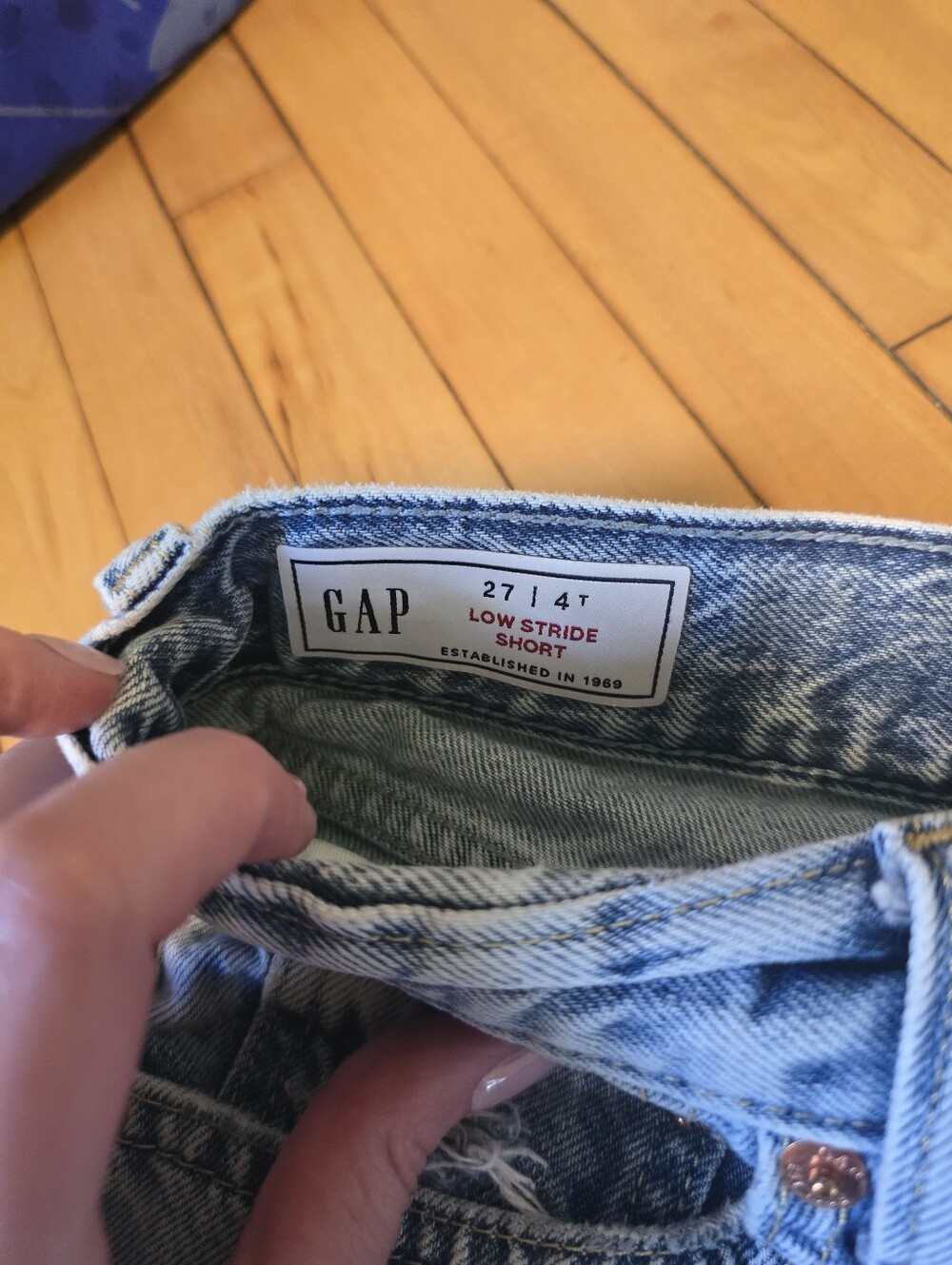 Gap Low Stride 90s Light Blue Distressed Denim Shorts Size 4 Tall - Picture 3 of 5